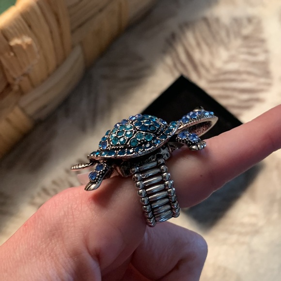 Blue green crystal turtle statement ring - elastic sizing - Picture 6 of 7